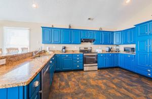 K1325 Born To Sun - Oceanfront 8BR in millionaire