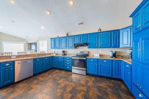 K1325 Born To Sun - Oceanfront 8BR in millionaire