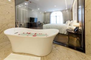 Adamo Hotel Hung Yen - Free Daily Access To The Jimjilbang