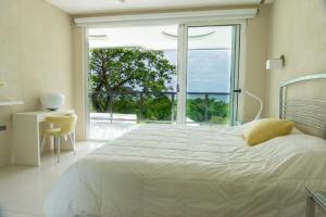 Casa Blanca #1 Beautiful modern beach house