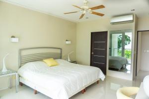 Casa Blanca #1 Beautiful modern beach house