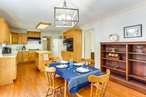 Walk to Dtwn and Freed-Hardeman Home with Fenced Yard