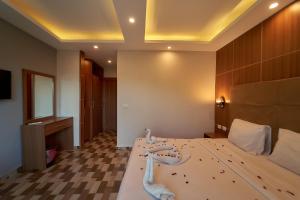 Royal Nine Pyramids View Hotel