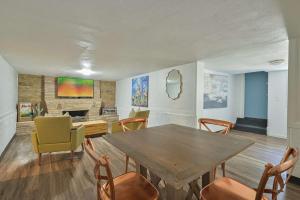 Communal Crashpad-City Card for local biz discounts