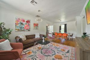 Communal Crashpad-City Card for local biz discounts