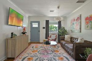 Communal Crashpad-City Card for local biz discounts