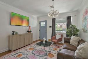 Communal Crashpad-City Card for local biz discounts