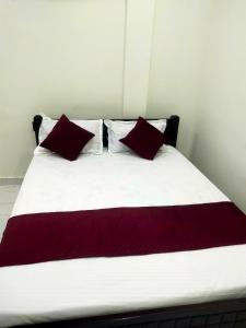 SRI NAVANEETHA KRISHNA MAHAL & RESIDENCY Ac