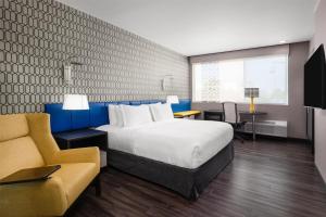 GLō Best Western Enid OK Downtown - Convention Center Hotel
