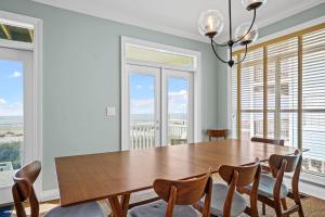 Salty Beach by Coastline Vacation Rentals