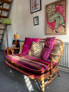 Quirky little end of terrace