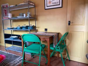 Quirky little end of terrace