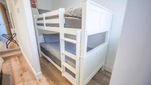 Stā by The Bridge, Inverness City Centre