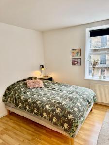 Central lejlighed med tag-terrasse