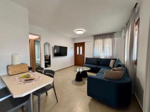 The Dandy Family Apartments