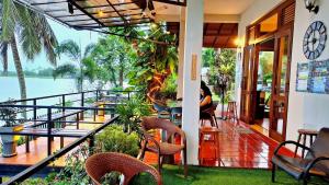 MYH - Lake Front Pvt Villa with Staff and Includes FREE Breakfast of your choice