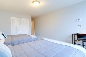 Elegant Apartment w Views at Crystal City