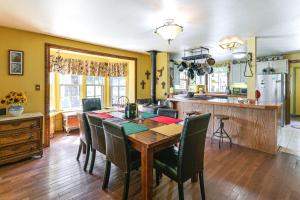 Wagon Wheel Hideaway Near Fishing in Creede!