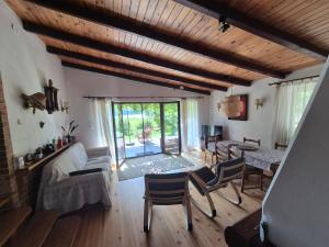 Dom w lesie nad jeziorem Kaszuby