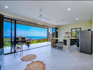 Casa Flores Ocean view 10 min to Carrillo