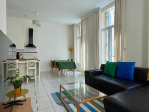 Spacious 2 bedroom with aircon Old Port -Opera