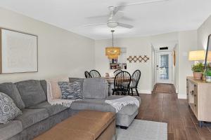 Coastal Paradise Condo Steps To Crescent Beach