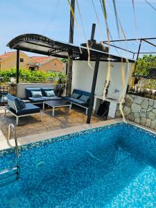 Villa Vi apartmen in a villa with a swimming pool