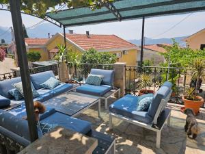 Villa Vi apartmen in a villa with a swimming pool