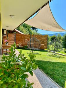 Cozy & Chic - Apartment with a private patio 