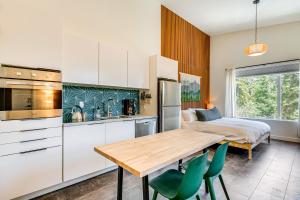 Ski, Hike and Bike Modern Park City Studio