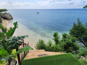 Beach house minutes from Ochi Rios and Ian Fleming airport