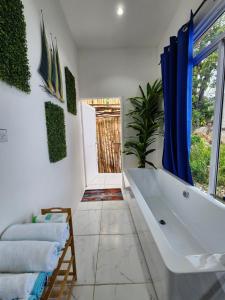 Beach house minutes from Ochi Rios and Ian Fleming airport