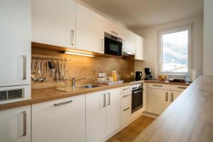 AlpinPark Chalet mit Swimmingpool, Sonnenloggia und Kamin - Großglockner Resort Matrei
