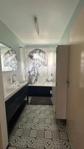 Appartements Apartment in a house near Lyon, Parc des Oiseaux : photos des chambres