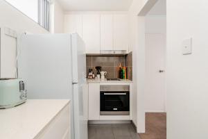 1 Block from Bondi Beach - Entire studio