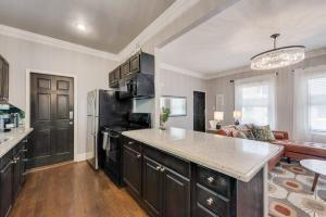 Sophisticated King Suite in Dallas - Swiss Ave