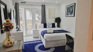 Central Harrow Cozy Apartment with free parking