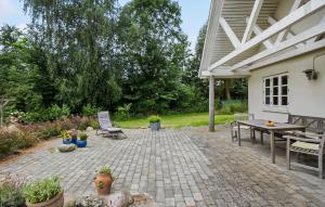 Cozy Home In Aarup With Wifi