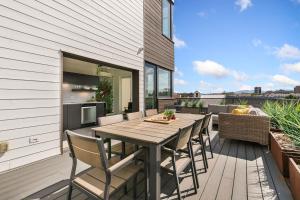 Modern Elegance on Linden - Walk, Bike Everywhere!