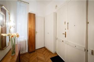 Premium Apartment with Shared Balcony & Free Parking