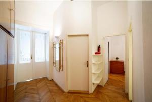 Premium Apartment with Shared Balcony & Free Parking