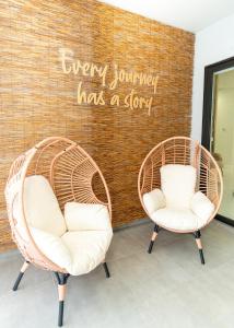 Designer Villa with Heated Pool, BBQ, Firepit, Ideal for Families & Groups