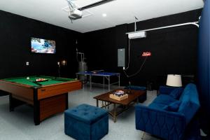 Designer Villa with Heated Pool, BBQ, Firepit, Ideal for Families & Groups