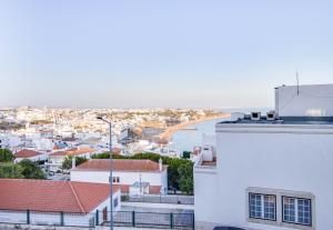 Stunning Ocean View Apt Beach 200mt AC Pool