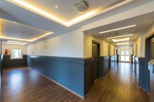 Super Townhouse MG Road,Bangalore