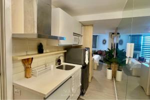 Solei Oak - Studio for Couples with Beach View Balcony