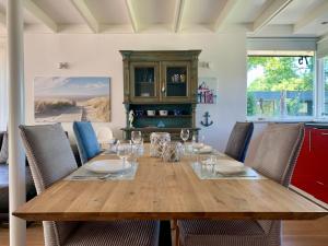 Stylish Coastal Retreat in Sint Maartenszee