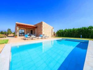 Countryside villa in Búger with pool