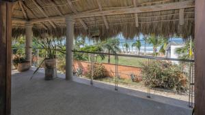 Las Olas Litibú Oceanfront Suite