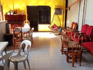 MARI-GOLD Travelers Inn